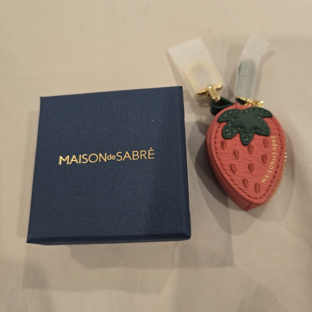 MAISON de SABRÉ The SABRÉMOJI Fruit Charm - Strawberry